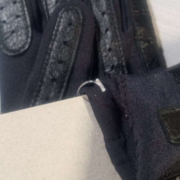 Isotoner Vintage Unlined Driving Gloves Black Stretch Boho Retro NIB - Picture 8 of 9
